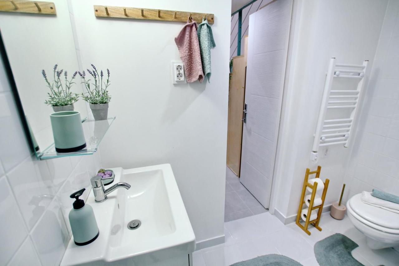 Lovely&Modern Downtown Apartment With Free Parking Budapest Bagian luar foto